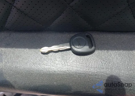 2000 GMC Jimmy Jde W/1Sh/1Sj from USA, damaged, VIN 1GKDT13W7Y2241640